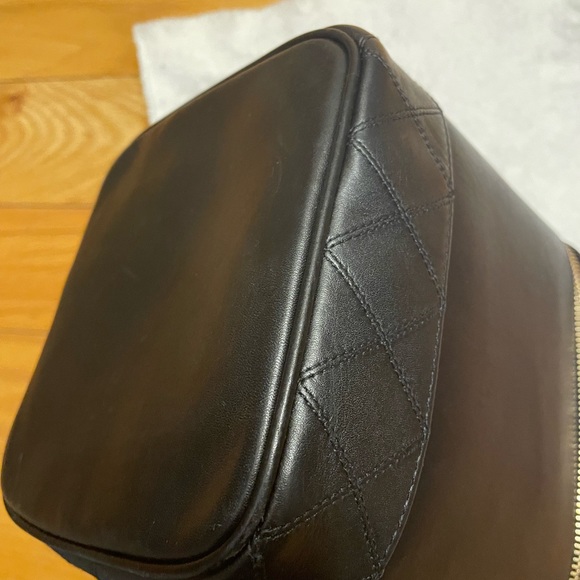 Authentic Chanel vanity case/bag in lambskin with chain - Picture 9 of 16